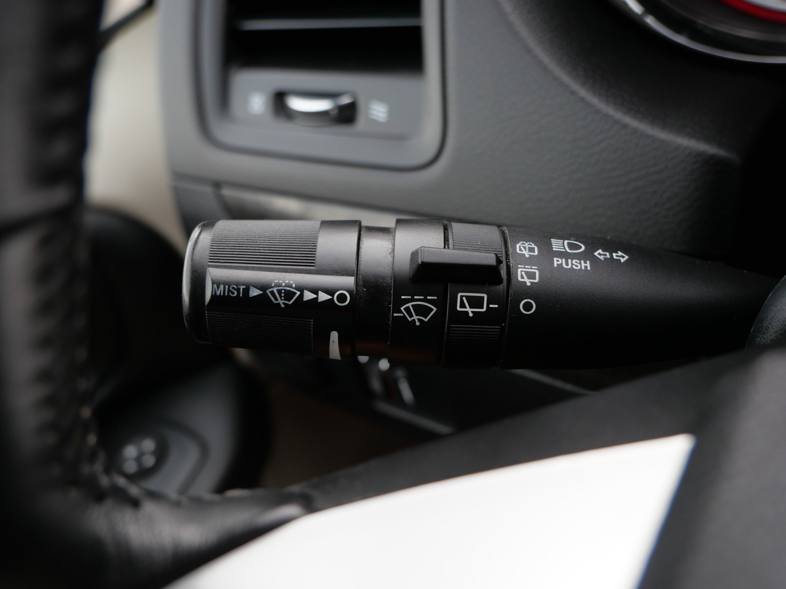 Used 2016 Dodge Grand Caravan SXT w/ Rear Park Assist Package FWD image 32