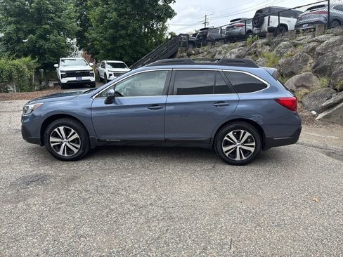 Used 2018 Subaru Outback 2.5i Limited AWD/4WD image 3