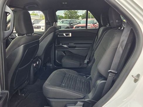 Used 2020 Ford Explorer XLT AWD/4WD image 12