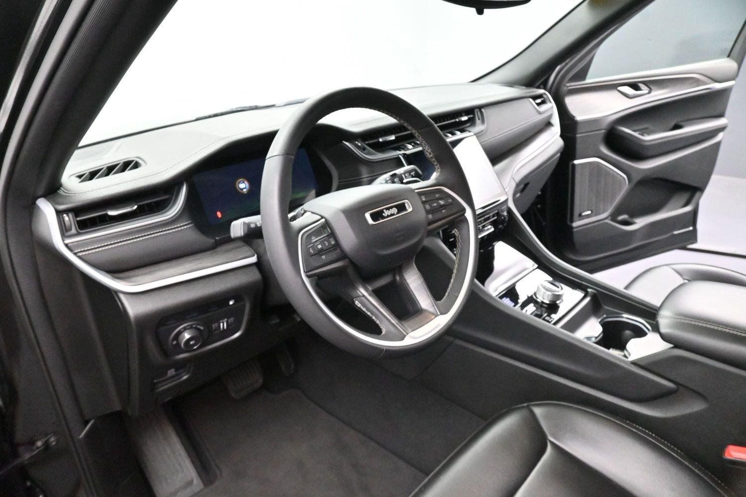 Used 2024 Jeep Grand Cherokee Limited 4xe AWD/4WD image 17