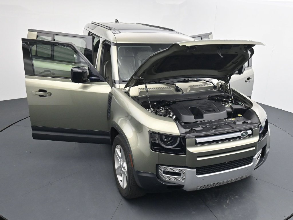Used 2021 Land Rover Defender 110 SE AWD/4WD image 25