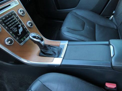 Used 2017 Volvo XC60 T5 Inscription image 18