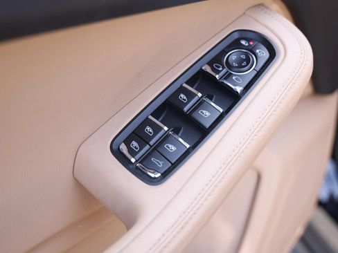 Used 2020 Porsche Macan AWD/4WD image 21
