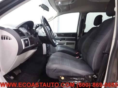 Used 2010 Dodge Grand Caravan SXT image 10