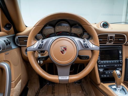 Used 2009 Porsche 911 Carrera RWD image 9