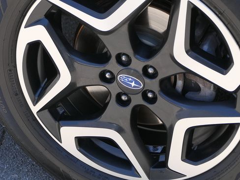 Used 2019 Subaru Crosstrek 2.0i Limited w/ Moonroof Package w/Navigation AWD/4WD image 11