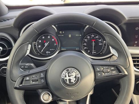 Used 2023 Alfa Romeo Stelvio Veloce image 32