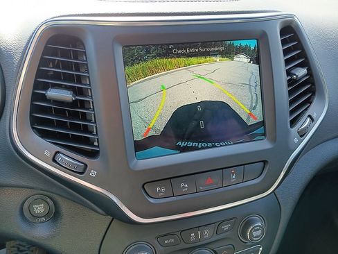Used 2023 Jeep Cherokee Altitude Lux AWD/4WD image 9