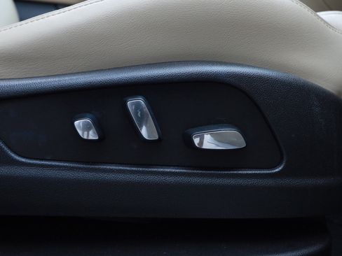Used 2017 Cadillac XT5 Premium Luxury FWD image 34