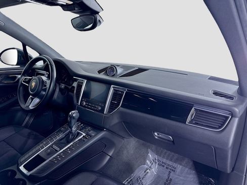 Used 2018 Porsche Macan image 31