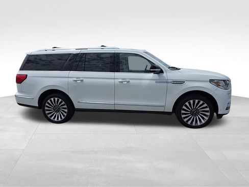 Used 2021 Lincoln Navigator L Reserve w/ Luxury Package AWD/4WD image 2