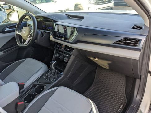 Used 2023 Volkswagen Taos SE w/ Panoramic Sunroof Package image 5