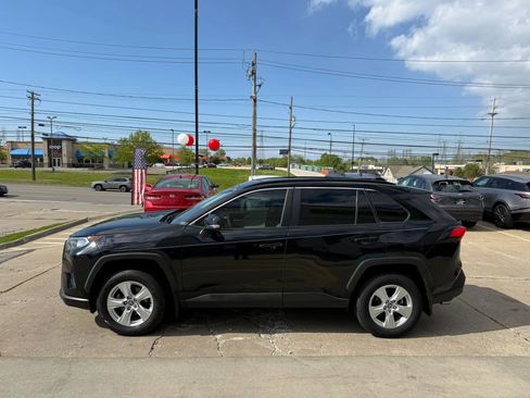 Used 2021 Toyota RAV4 XLE AWD/4WD image 7