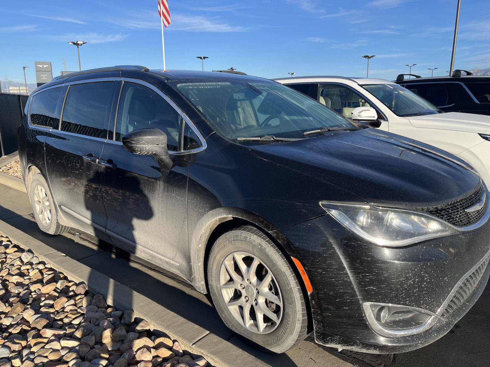 Used 2020 Chrysler Pacifica Touring-L FWD image 3