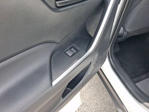 Used 2025 Toyota RAV4 LE AWD/4WD image 10