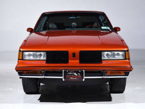 Used 1988 Oldsmobile Cutlass Supreme Classic Brougham image 2