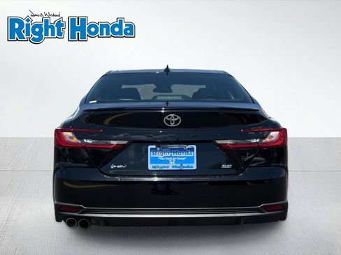 Used 2025 Toyota Camry SE FWD image 5