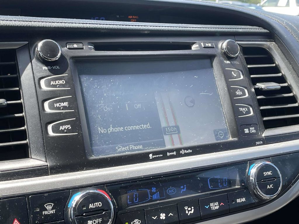 Used 2017 Toyota Highlander XLE AWD/4WD image 36