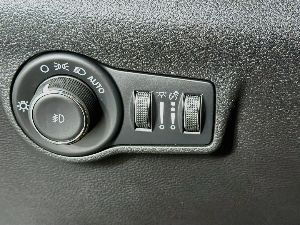 Used 2024 Jeep Compass Latitude AWD/4WD image 15