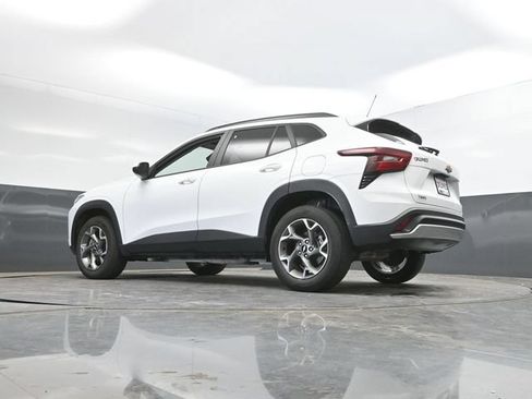 Used 2025 Chevrolet Trax LT w/ LT Convenience Package FWD image 49