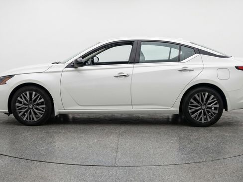 Used 2025 Nissan Altima 2.5 SV FWD image 5