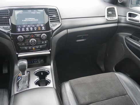 Used 2020 Jeep Grand Cherokee Altitude image 22