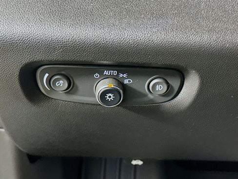 Used 2018 Chevrolet Traverse LT image 16