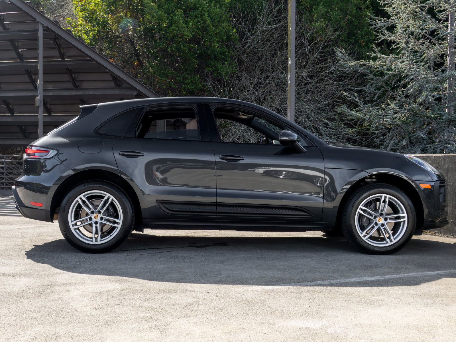 Certified 2023 Porsche Macan AWD/4WD image 12