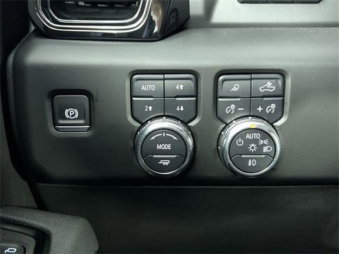 Used 2025 GMC Sierra 1500 AT4 w/ AT4 Premium Package image 18