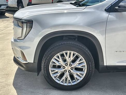 Certified 2026 GMC Acadia Elevation w/ Elevation Premium Package FWD image 32