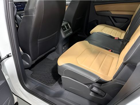 Used 2023 Volkswagen Atlas Cross Sport SEL Premium R-Line AWD/4WD image 33