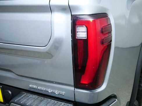Used 2024 GMC Sierra 2500 Denali Ultimate AWD/4WD image 17