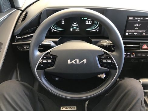 Certified 2024 Kia Niro LX image 22