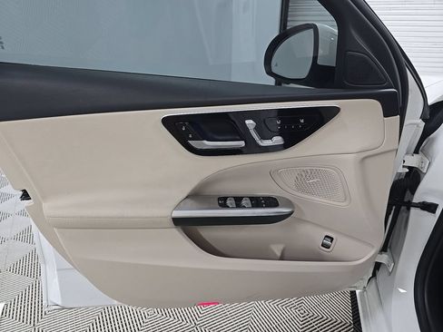 Used 2024 Mercedes-Benz C 300 Sedan image 9