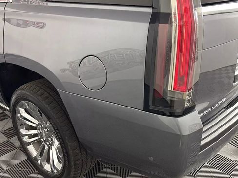 Used 2020 Cadillac Escalade Premium Luxury w/ LPO, Radiant Package image 33