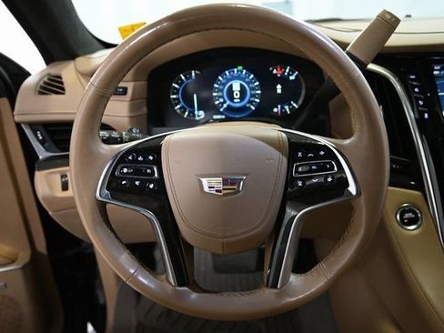 Used 2020 Cadillac Escalade Platinum image 4