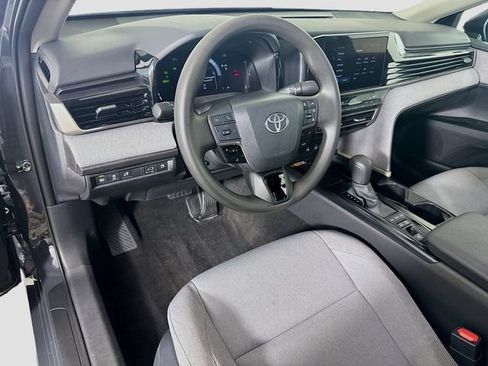 Used 2025 Toyota Camry LE FWD image 18