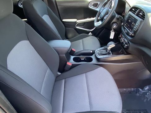 Used 2025 Kia Soul LX FWD image 16