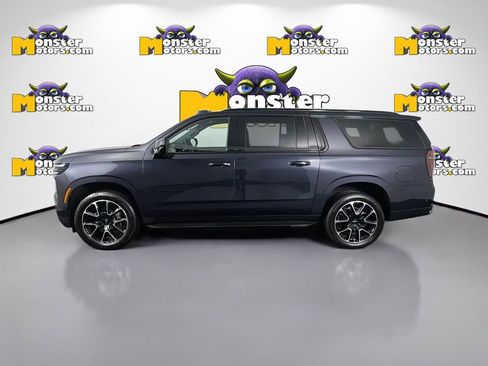 Used 2025 Chevrolet Suburban RST w/ Sun And Tow Package AWD/4WD image 8