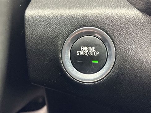 Used 2024 GMC Terrain SLE w/ Driver Convenience Package FWD image 16