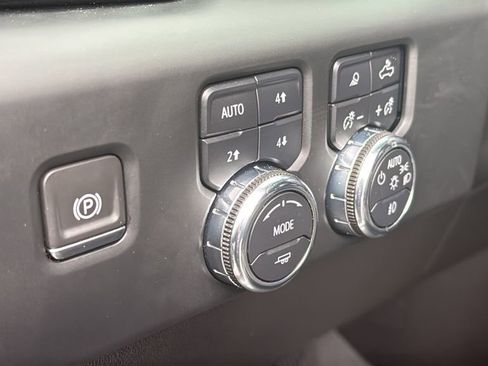 Used 2023 GMC Sierra 1500 AT4 w/ AT4 Premium Package AWD/4WD image 10