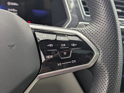 Used 2023 Volkswagen Tiguan SE R-Line image 10