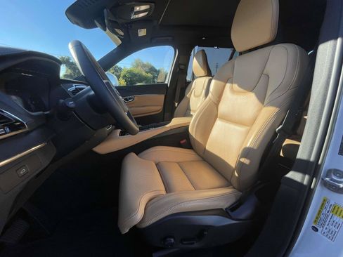 Certified 2023 Volvo XC90 B6 Ultimate w/ Protection Package Premier AWD/4WD image 18