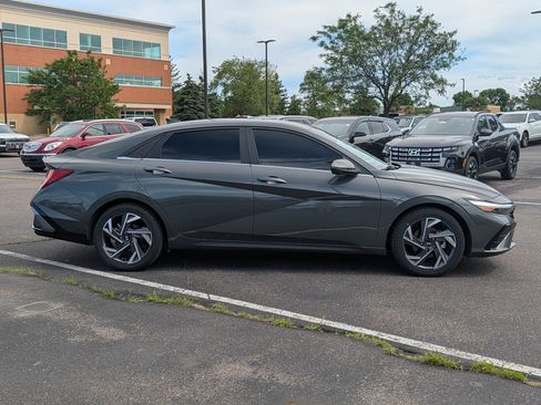 Certified 2024 Hyundai Elantra Limited FWD image 6