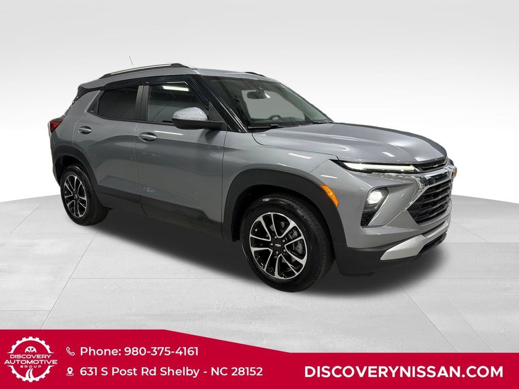 Used 2024 Chevrolet TrailBlazer LT w/ Driver Confidence Package FWD image 4