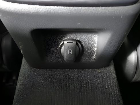 Used 2023 Genesis G70 2.0T image 14