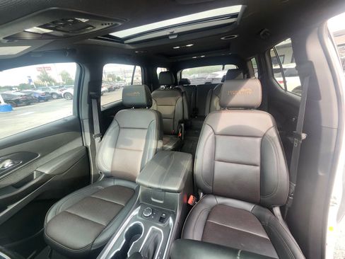 Used 2023 Chevrolet Traverse High Country FWD image 18