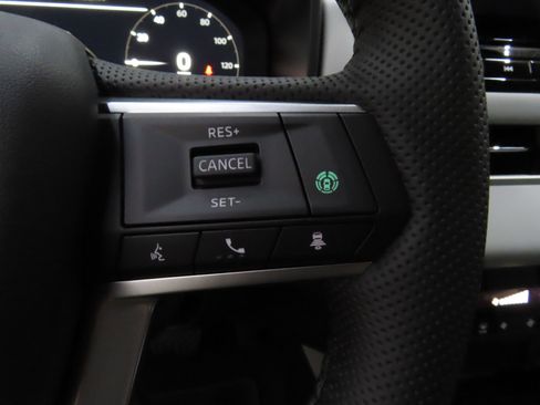 Used 2025 Mitsubishi Outlander SE FWD image 14