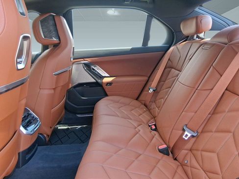 New 2026 BMW 750e xDrive w/ Executive Package image 28