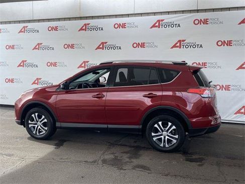 Certified 2018 Toyota RAV4 LE w/ Carpet Mat Package AWD/4WD image 5